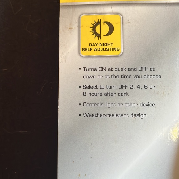 Outdoor Plug-In Light Sensing Timer. Defiant. - Picture 2 of 5